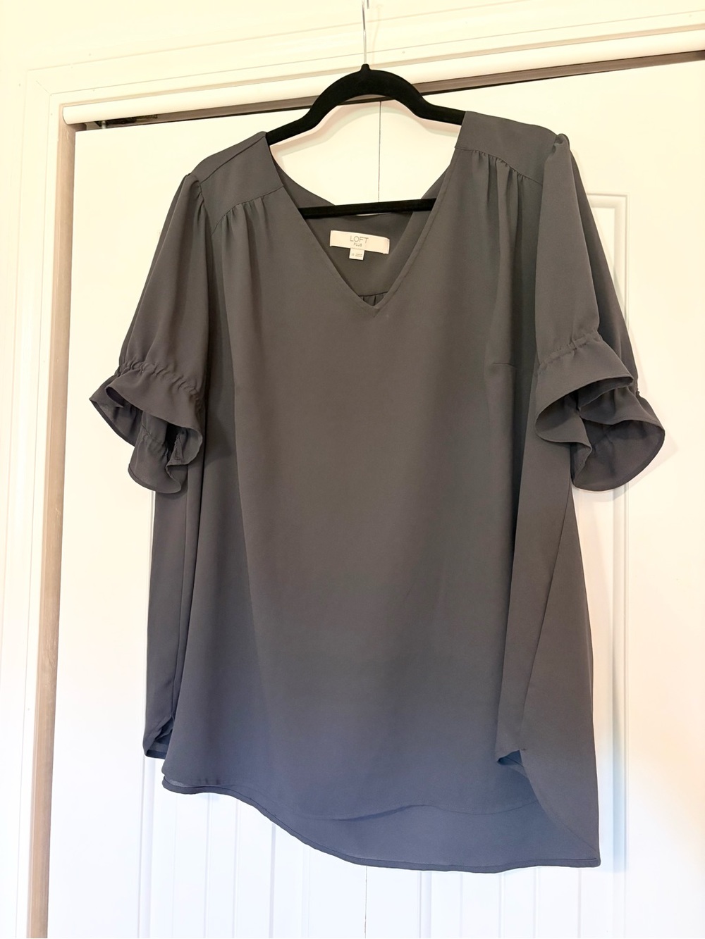 NWOT LOFT XL Gray V-Neck Ruffle Sleeve Blouse